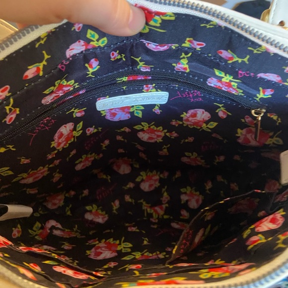 Betsey Johnson White Heart Embossed Shoulder Bag - AS IS 👌 - Picture 5 of 10